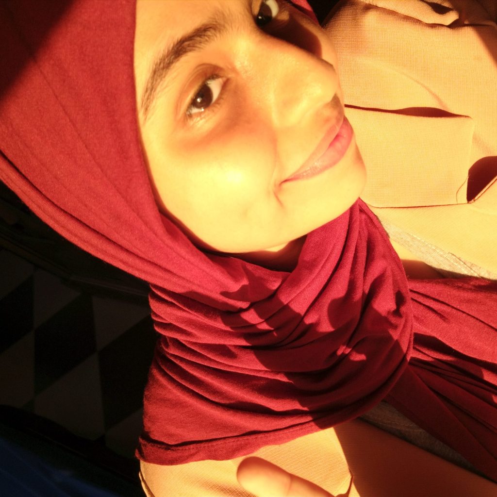 Chourouk is a 20 year old North African with 2 beautiful dimples and a headscarf