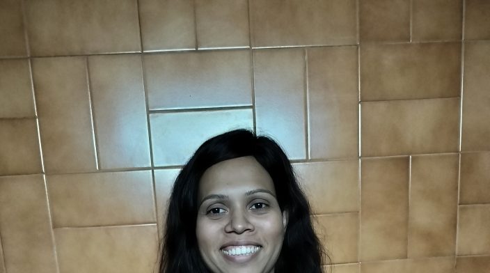 Akshaya is a women from India with a big friendly smile.