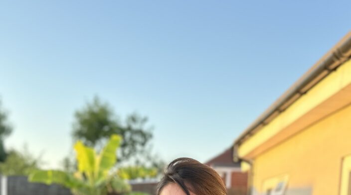 Mahima Dave is a fun loving 27 year old girl with charming smile, living her life at fullest. Finding joy in small moments, laugh out really hard kindaa girl